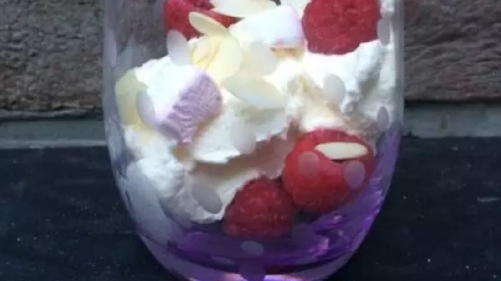 Verrines aux framboises et sauce à l’orange au Grand Marnier