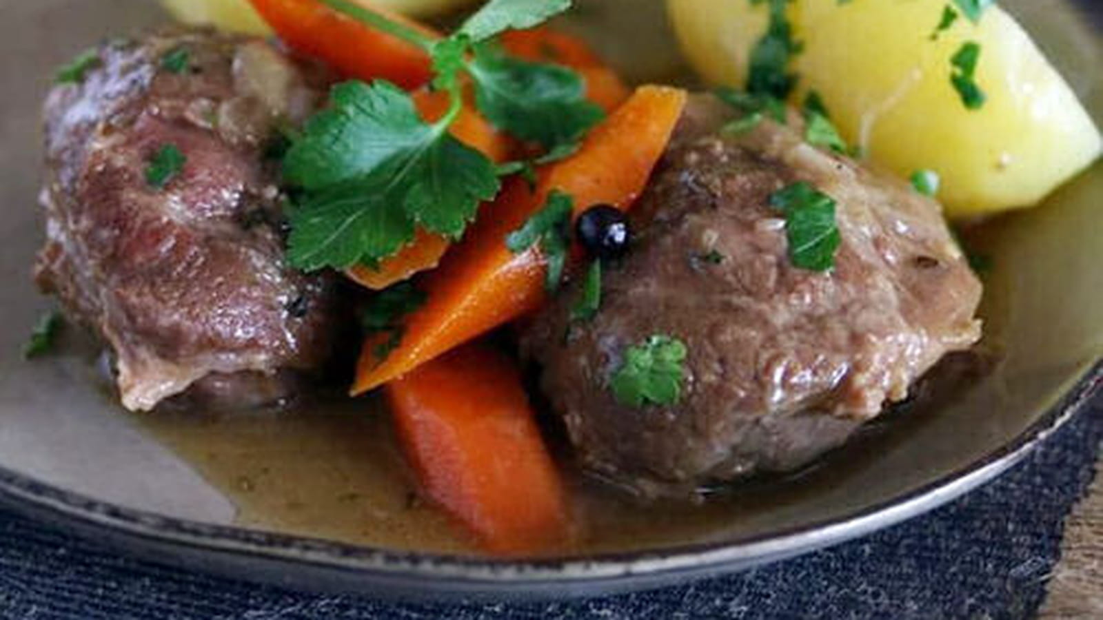 Joue de porc à la bière ambrée et miel