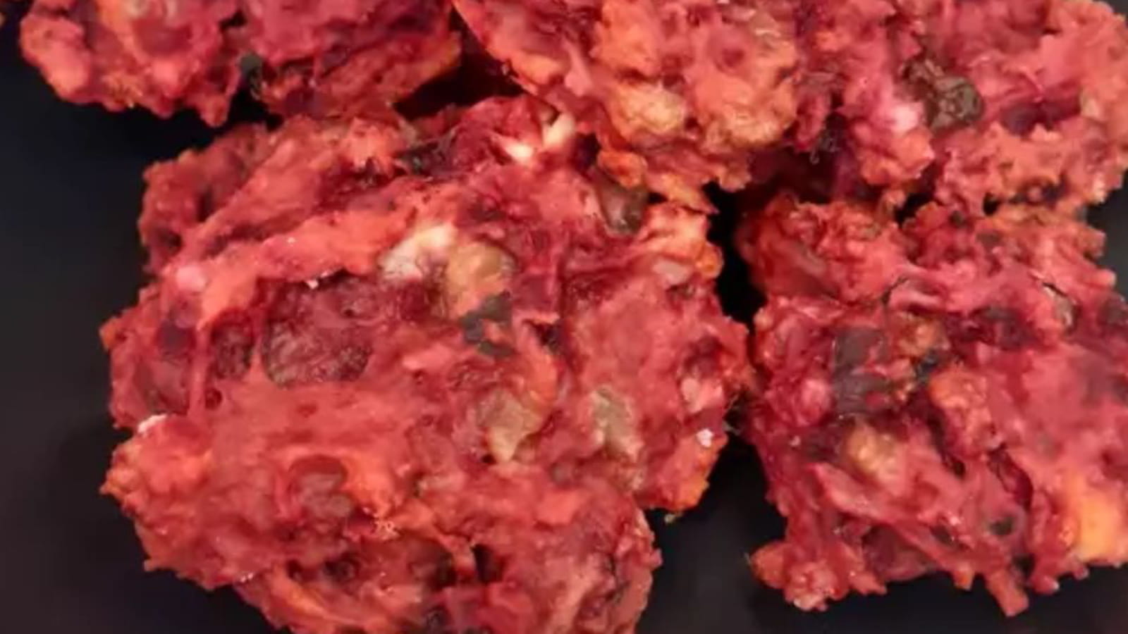 Cookies à la betterave, au chèvre frais et aux noix