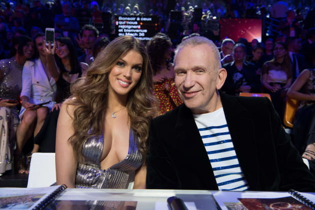 Miss Univers et d&eacute;collet&eacute;e