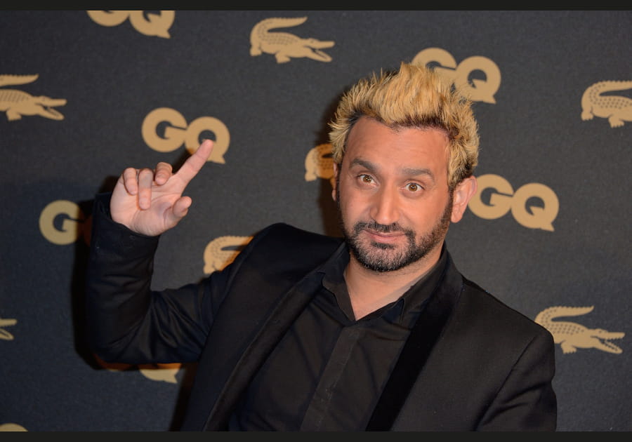 Les cheveux d&eacute;color&eacute;s de Cyril Hanouna