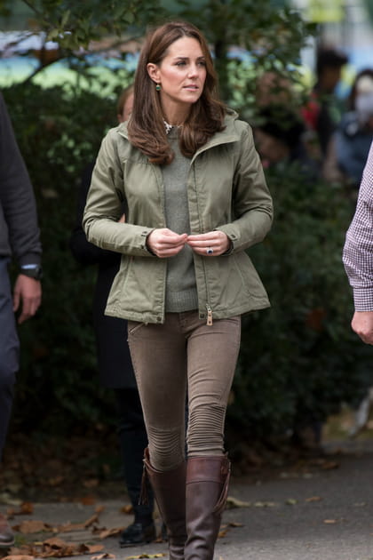 Kate Middleton&nbsp;en veste kaki et bottes cavali&egrave;res