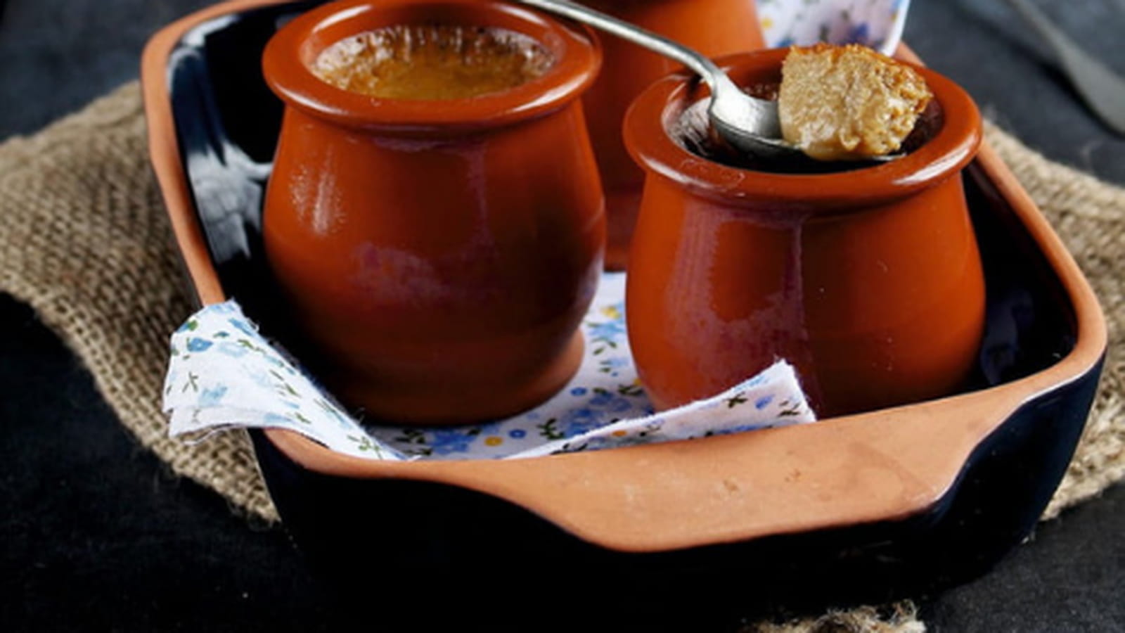 Pots de crème caramel, soja et orge