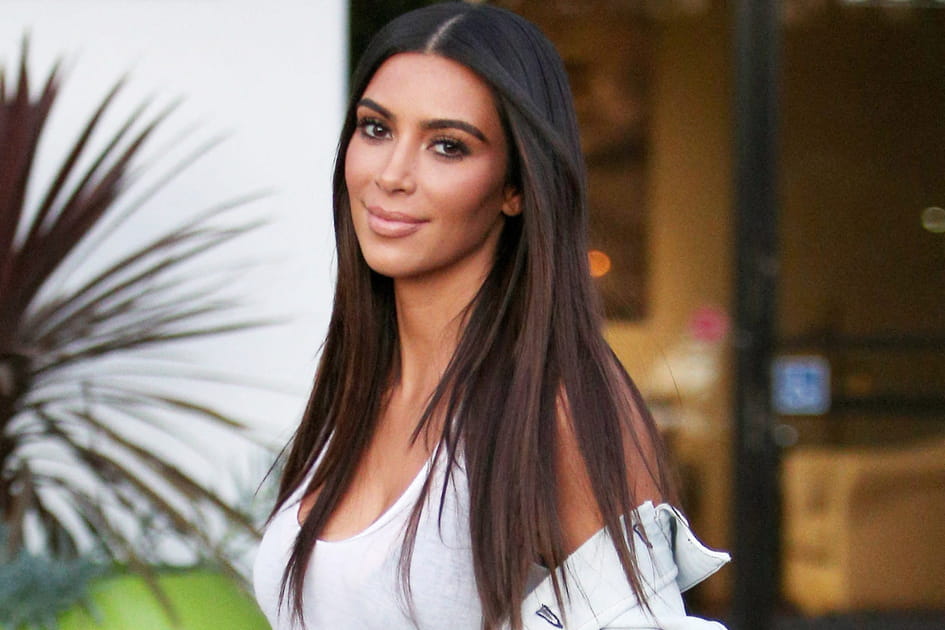 Les longs cheveux lisses de Kim Kardashian