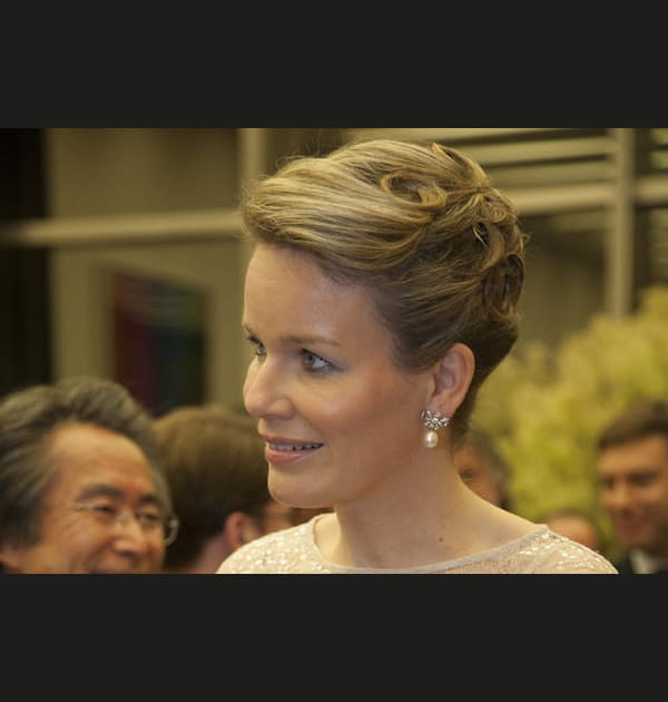 L'attache sophistiqu&eacute;e de Mathilde de Belgique