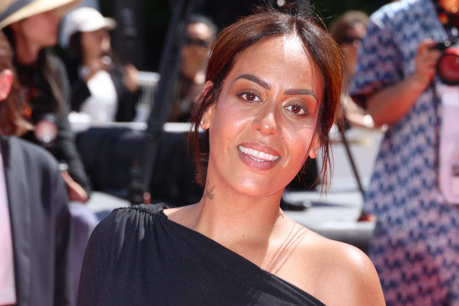 Amel Bent ready to move? “I fell in love with a village called…” Amel Bent ready to move? “I fell in love with a village called…”