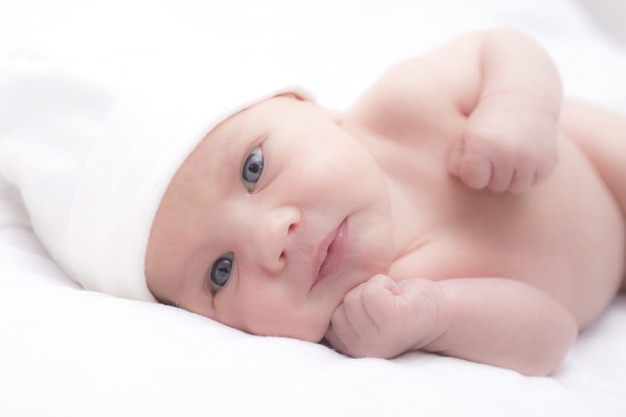Fécondation in vivo : un fœtus porté dans le ventre de ses deux mamans