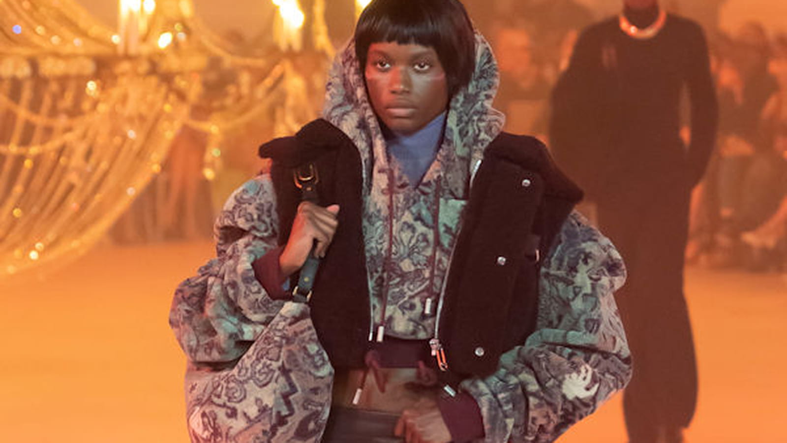 Look 16