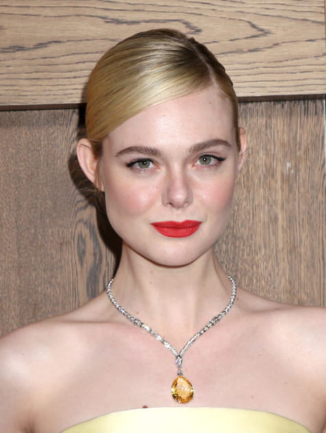 Elle Fanning craque pour le rouge &agrave; l&egrave;vres le plus port&eacute; pendant les f&ecirc;tes