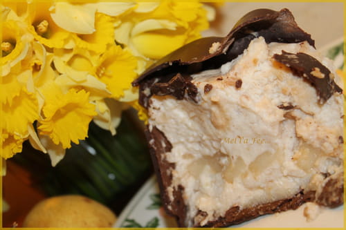 Mousse de poire en coque de chocolat
