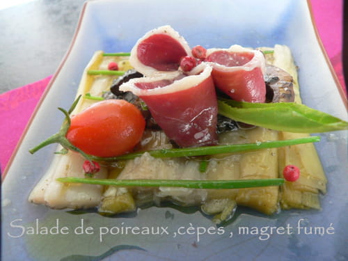 Salade de poireaux, cèpes, magret de canard fumé
