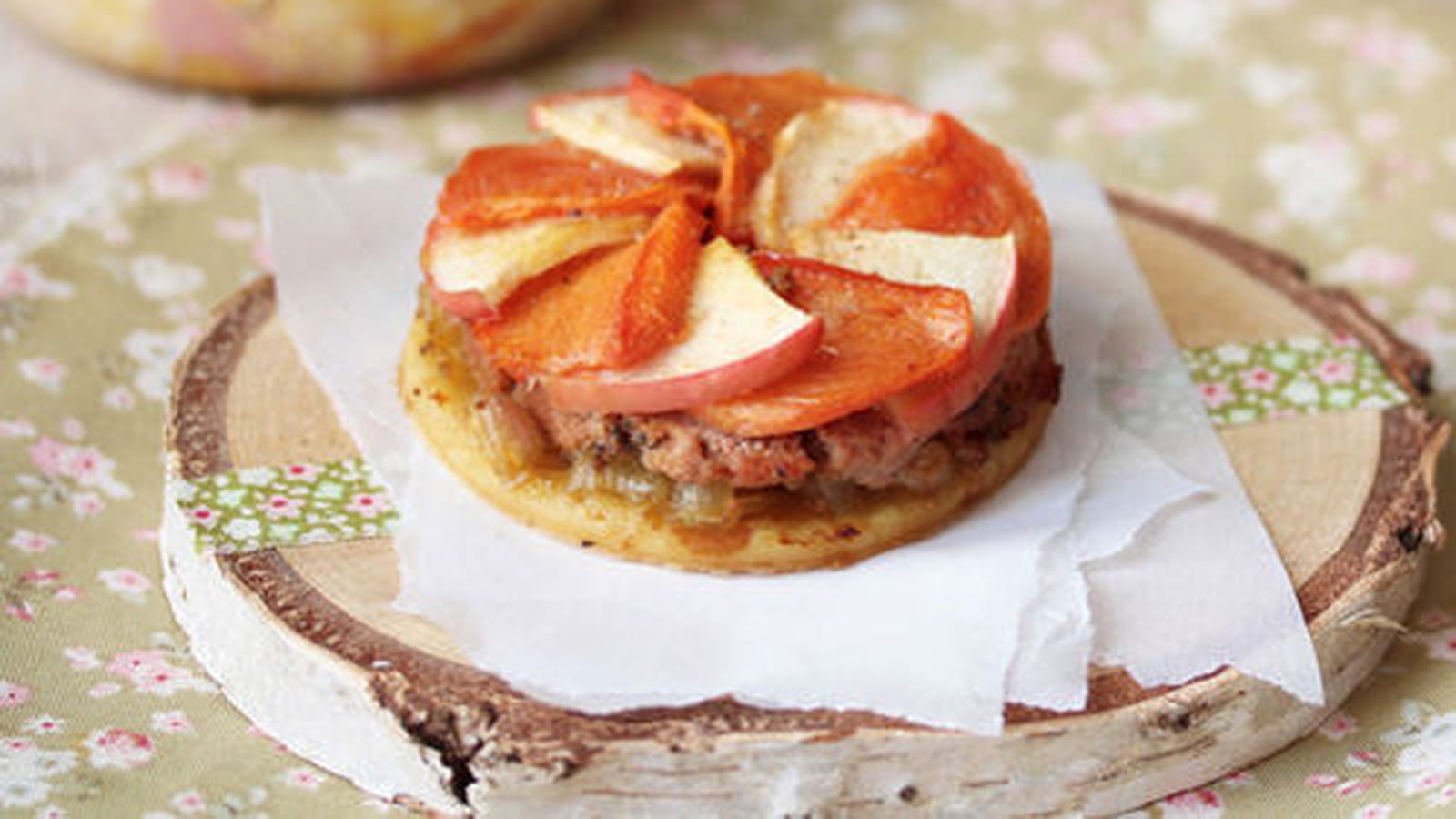 Tartelettes fines foie gras, kaki et pomme