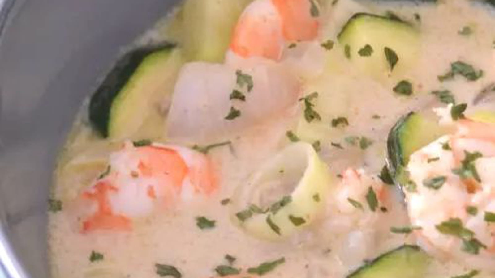 Soupe au lait de coco et aux crevettes