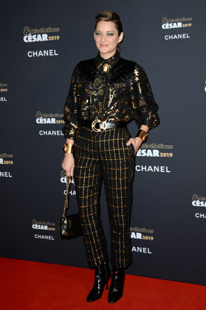 FLOP : Marion Cotillard en chemise et pantalon imprimés