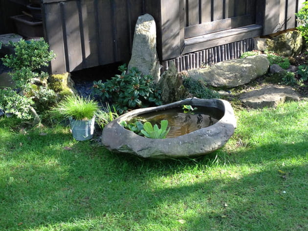 Tsukubai, ou pierre creusée