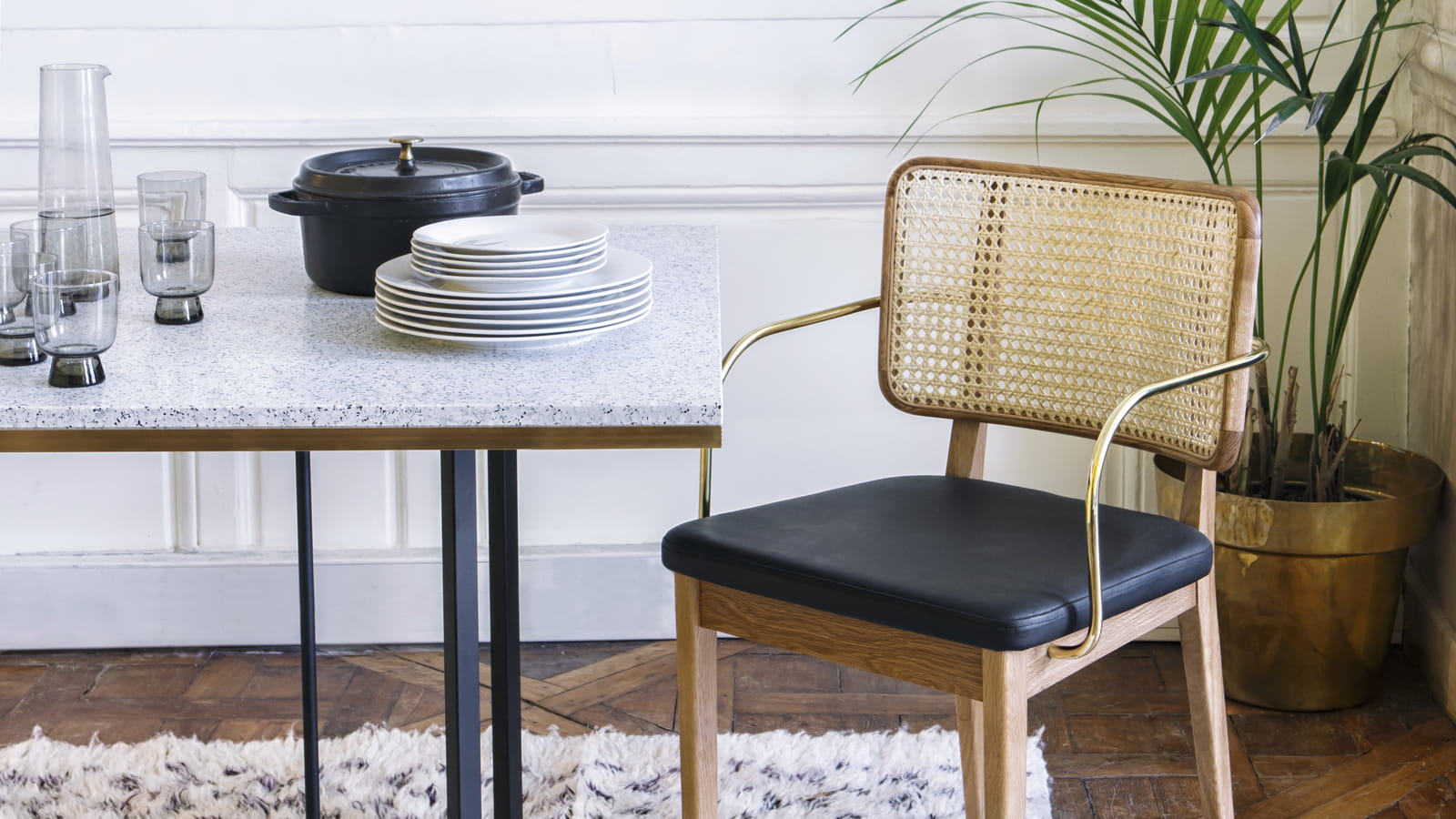 Chaise en cannage & cuir