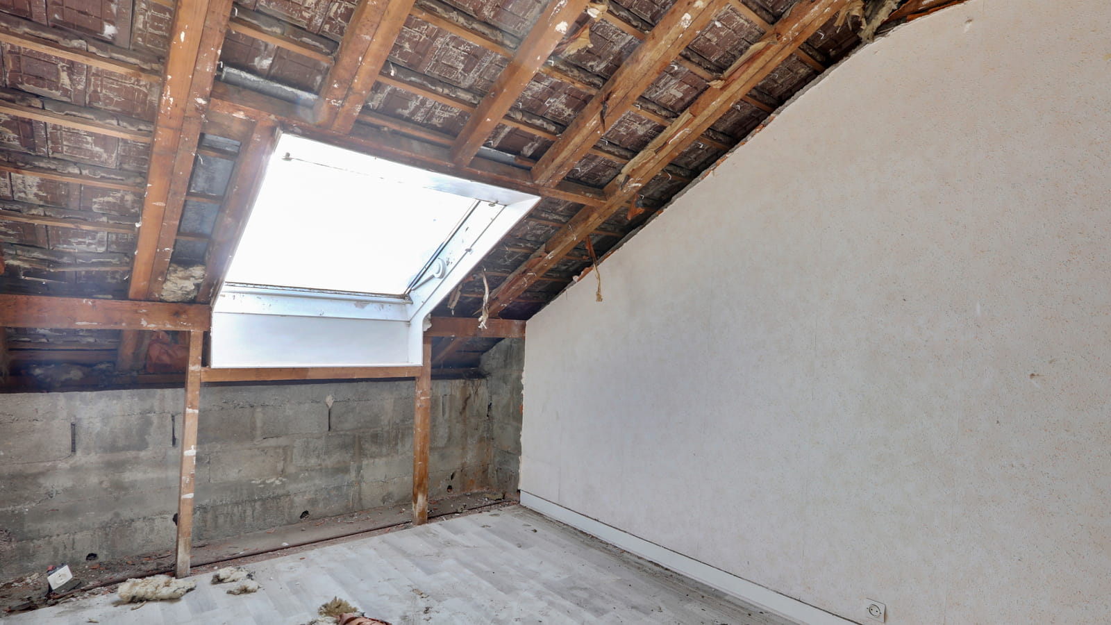 Espace sous les toits avant 