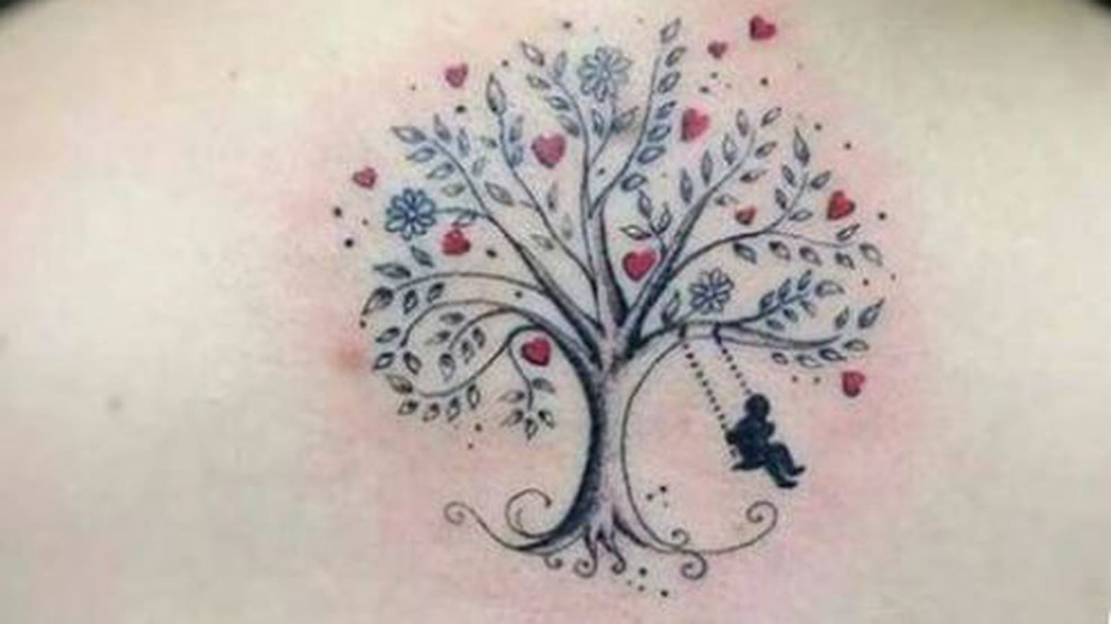 Arbre de vie et balançoire dans le dos