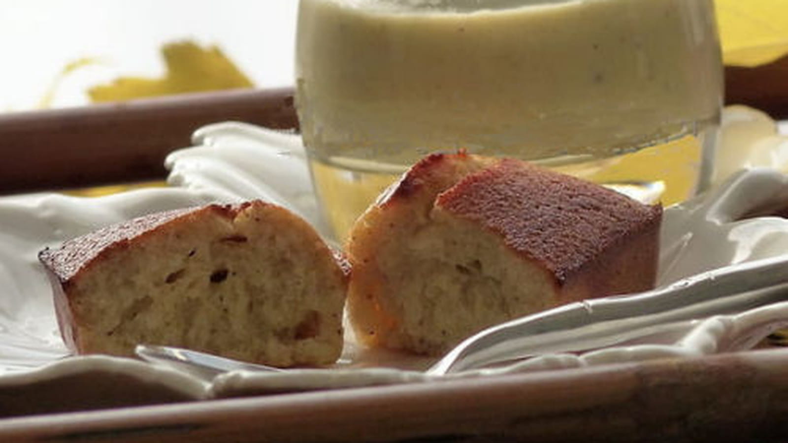 Verrines de crème dessert et financier à la pistache et à l'amande