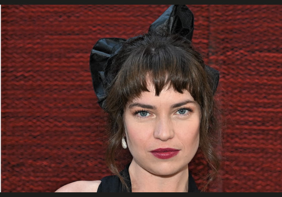 Flop&nbsp;: la frange asym&eacute;trique d'Ester Kuntu