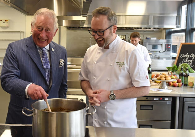 Le Prince Charles s'improvise chef de brigade