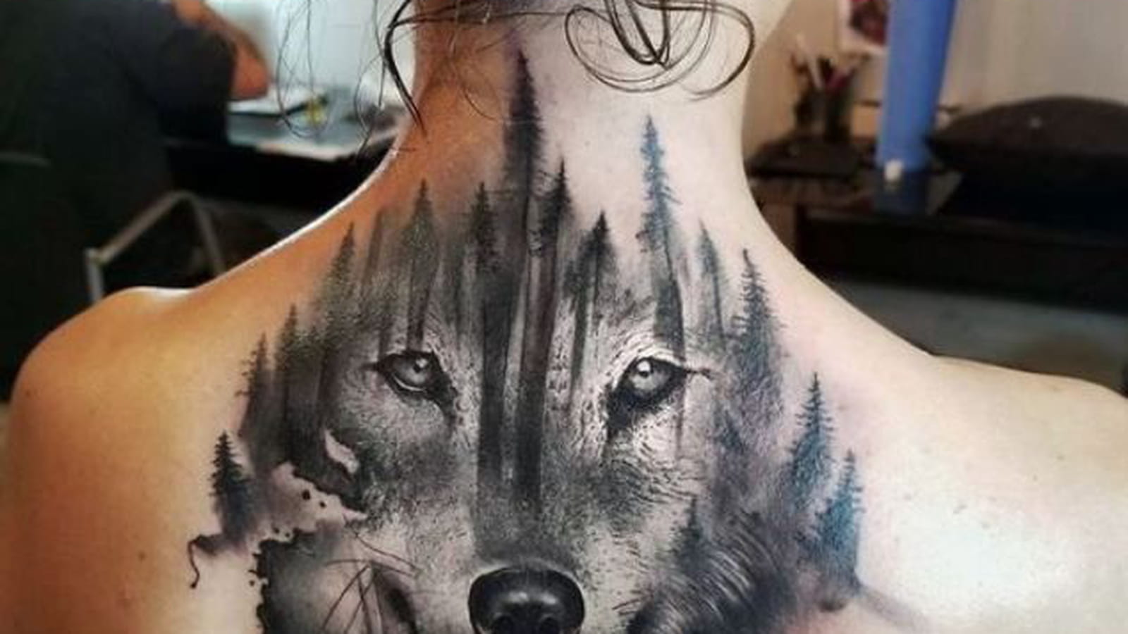 Loup XXL dans le dos