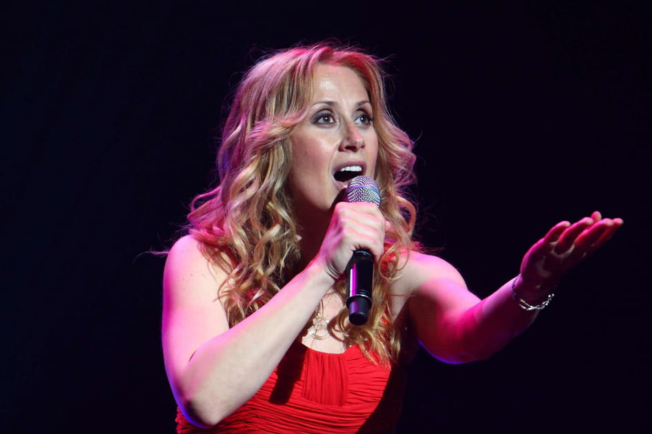 Le look beaut&eacute; de sc&egrave;ne de Lara Fabian