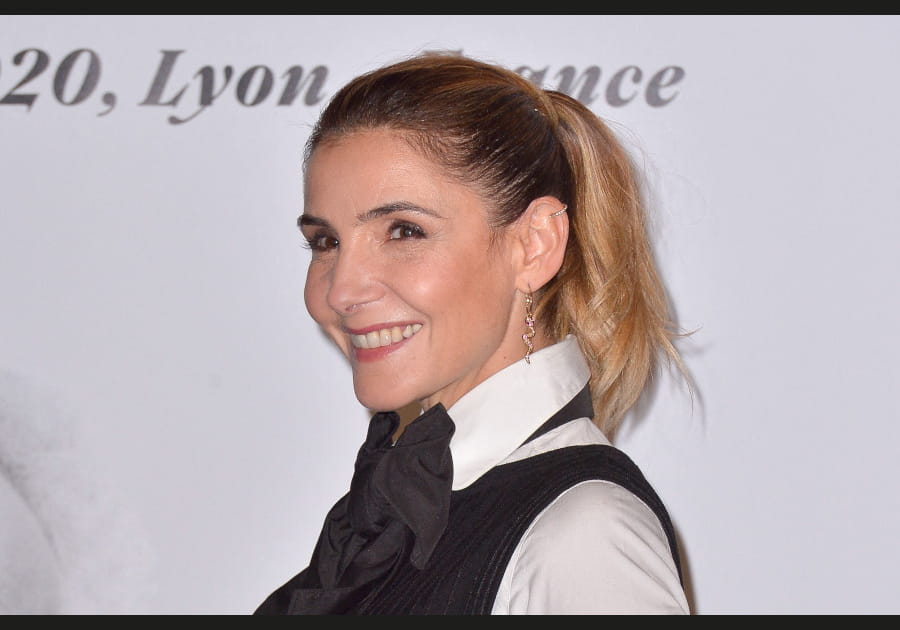 Clotilde Courau, intemporelle avec sa queue-de-cheval plaqu&eacute;e