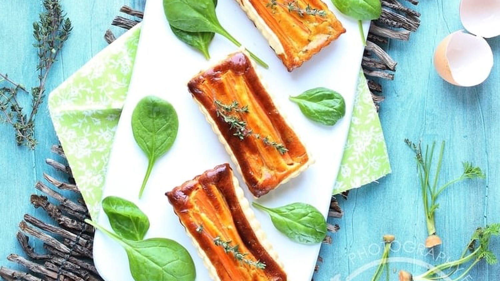 Petites quiches aux carottes, chèvre et miel