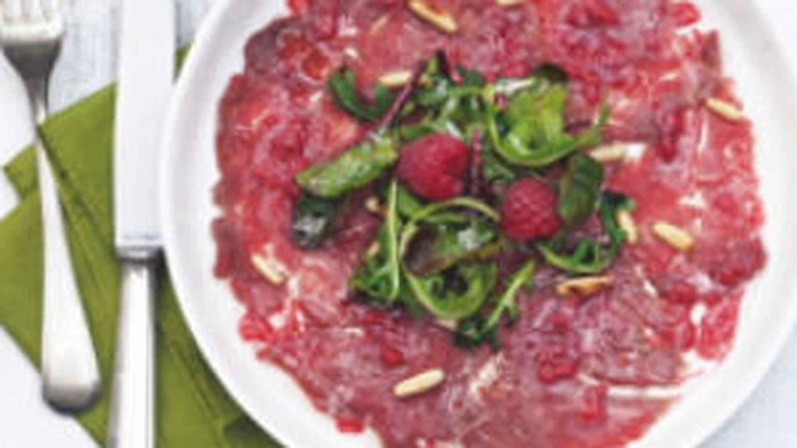 Carpaccio de boeuf à la vinaigrette de framboise
