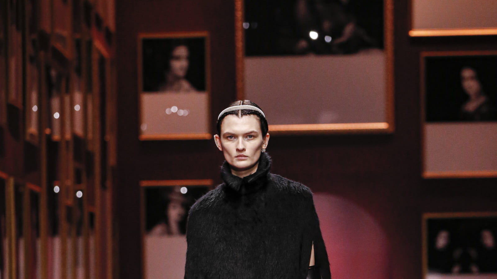 Look 10