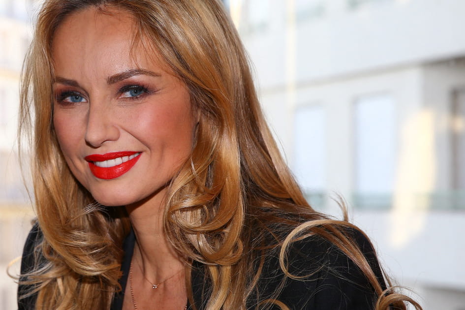 Le look sophistiqu&eacute; d'Adriana Karembeu