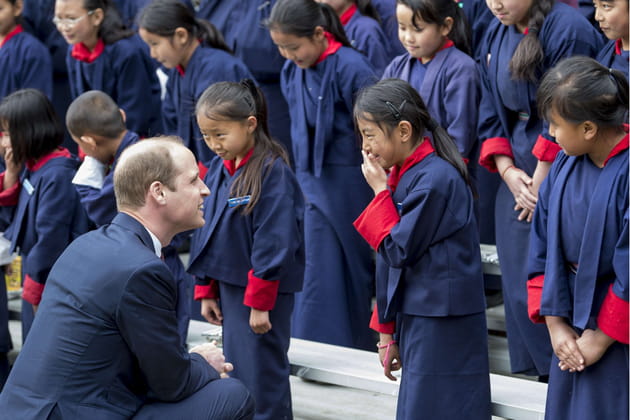 William fait rire les enfants au Bhoutan