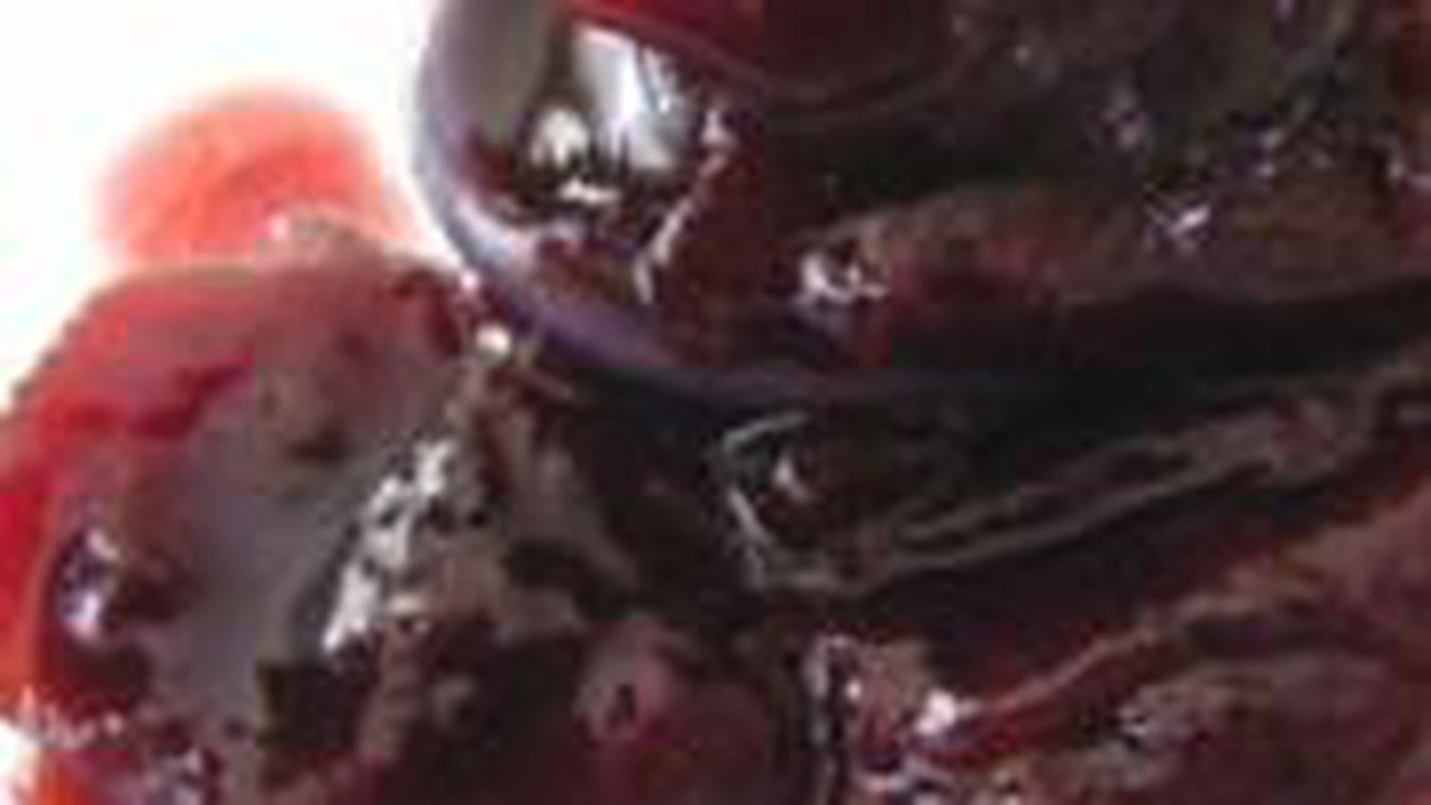 Confiture de cerises à l'amande amère
