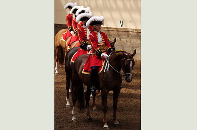 La reprise des douze en tenue Louis XV