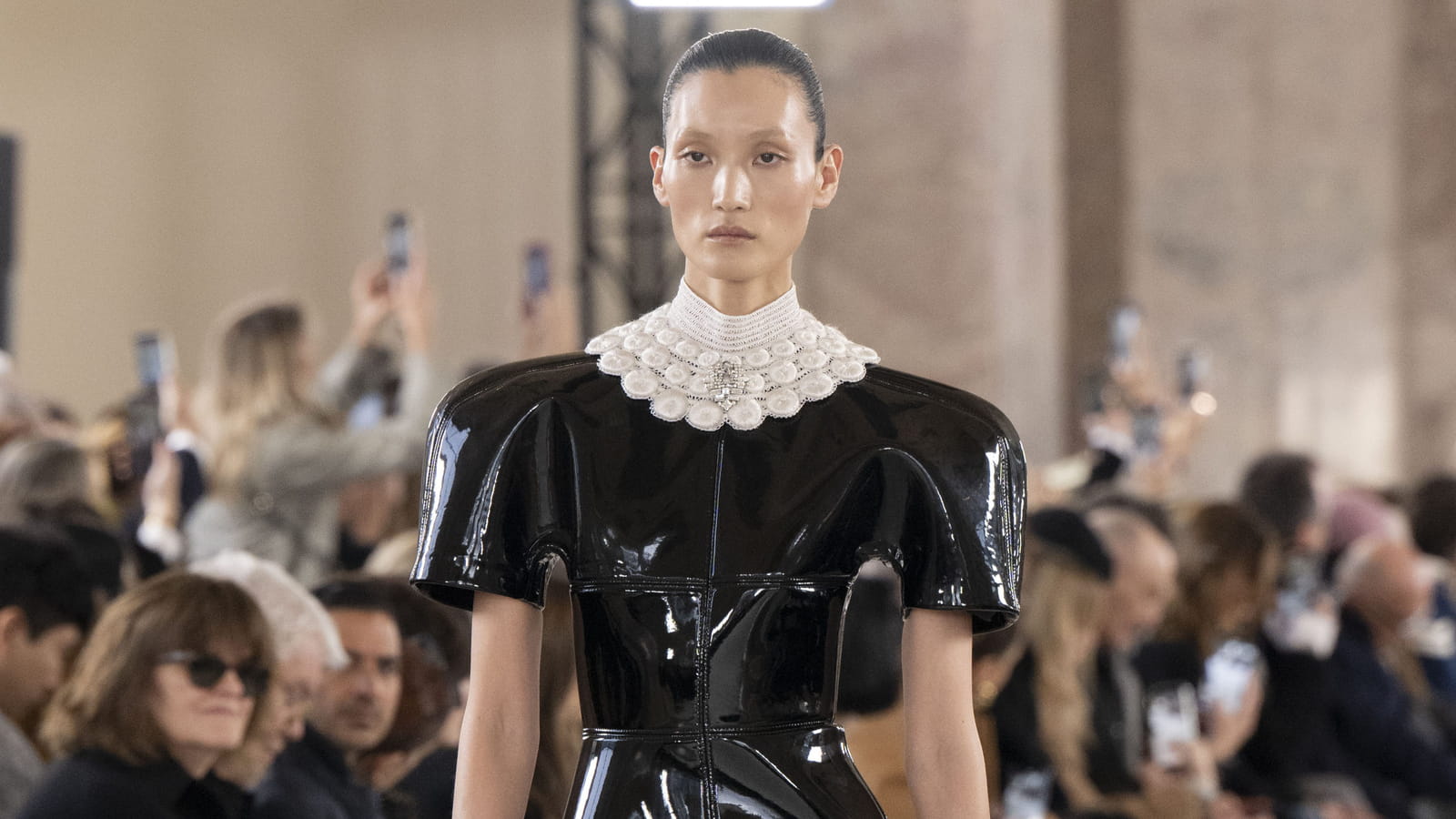 Virée dans l'espace avec Schiaparelli pour la collection haute couture printemps-été 2024