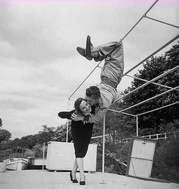 Avec le trubllion Jean Marais sur les Berges de la Seine, 1948