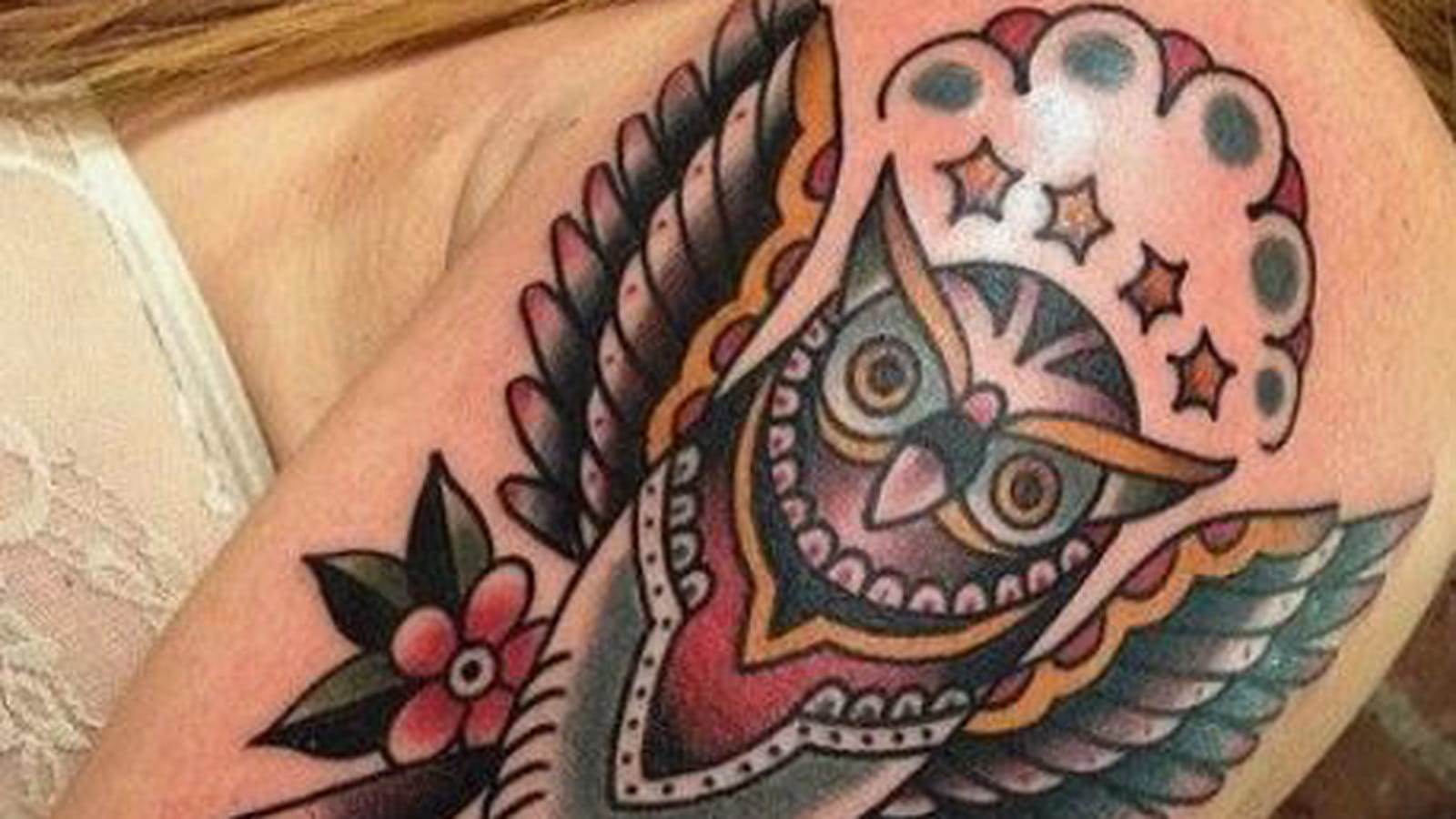 Hibou old school sur le bras
