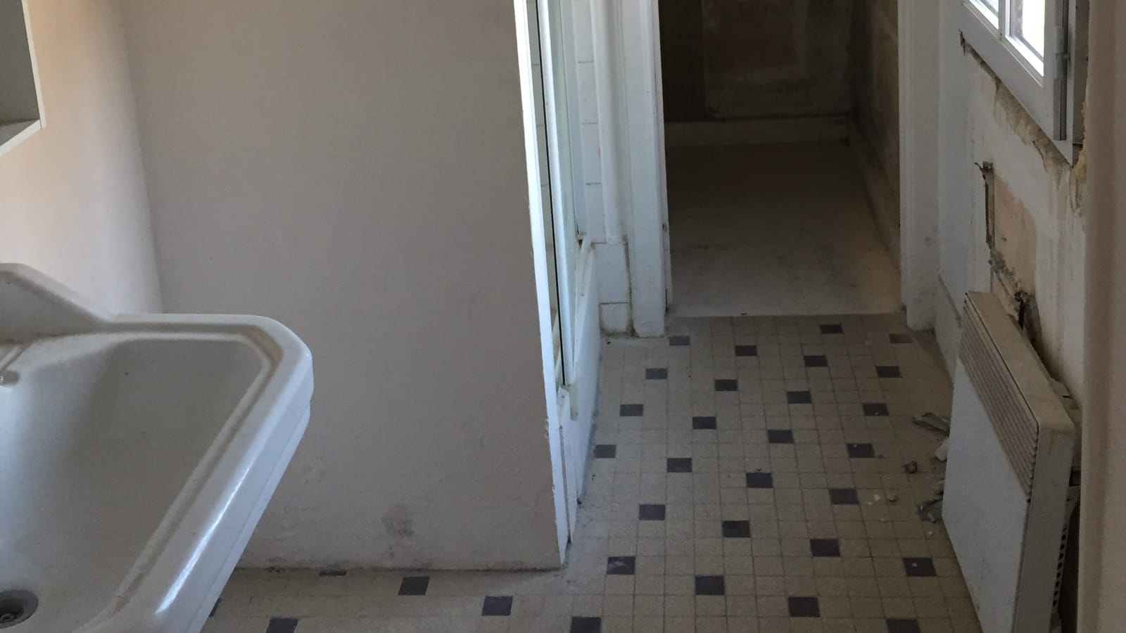 Salle d'eau avant