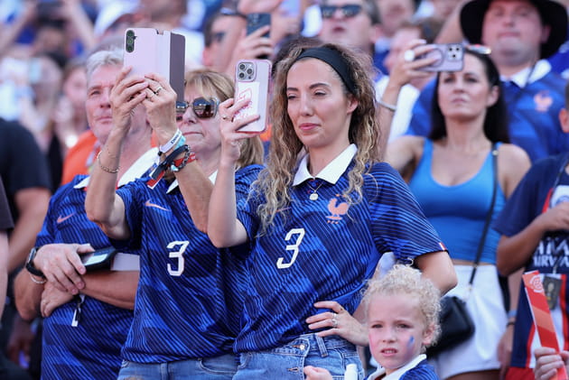 Lucas Digne : la femme du footballeur a assisté avec leur fils au match France-Paraguay