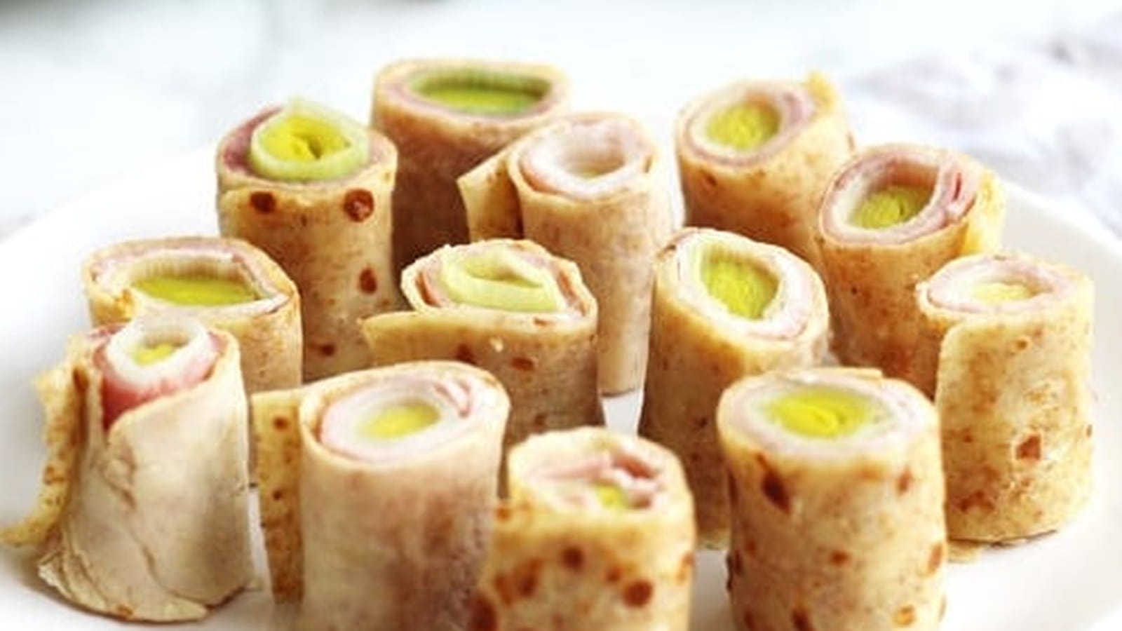 Makis de crêpes aux poireaux, jambon et cantal