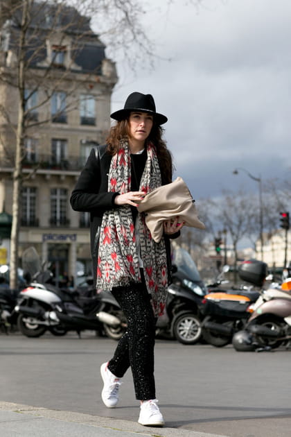 Street style &agrave; Paris : le pantalon &agrave; sequins