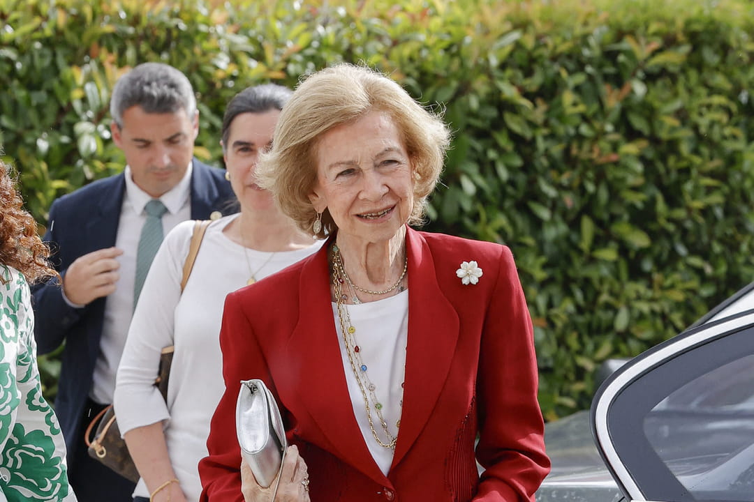La reine Sofia d'Espagne a trouvé la plus belle couleur de blazer
