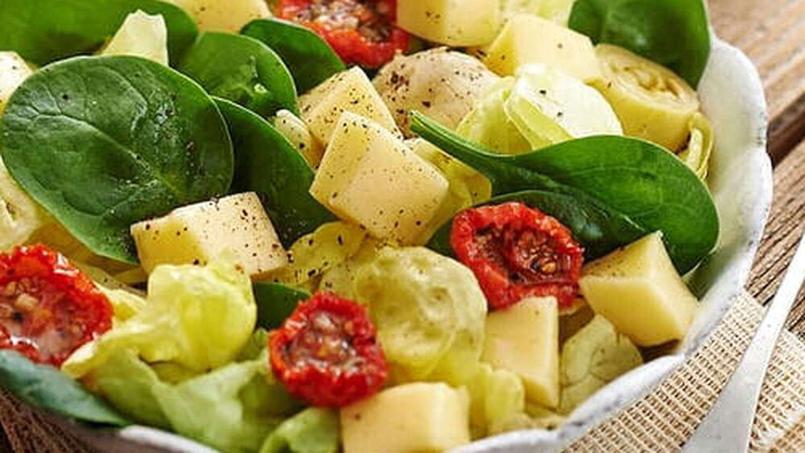 Salade de pousses d’épinard et Raclette de Savoie