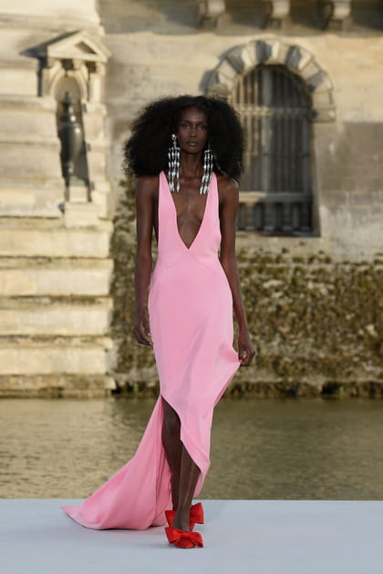 Look 19&nbsp;du d&eacute;fil&eacute; Valentino haute couture automne-hiver 2023-2024