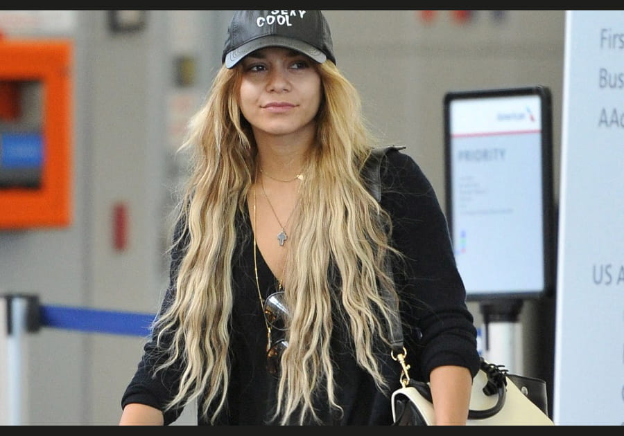Vanessa Hudgens est admirable en blonde