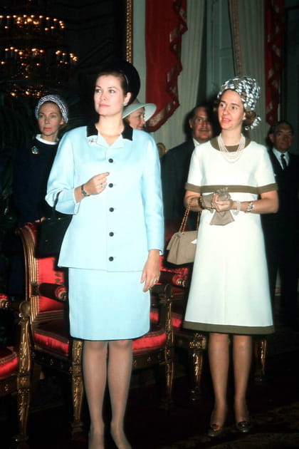 Grace Kelly en tailleur bleu ciel