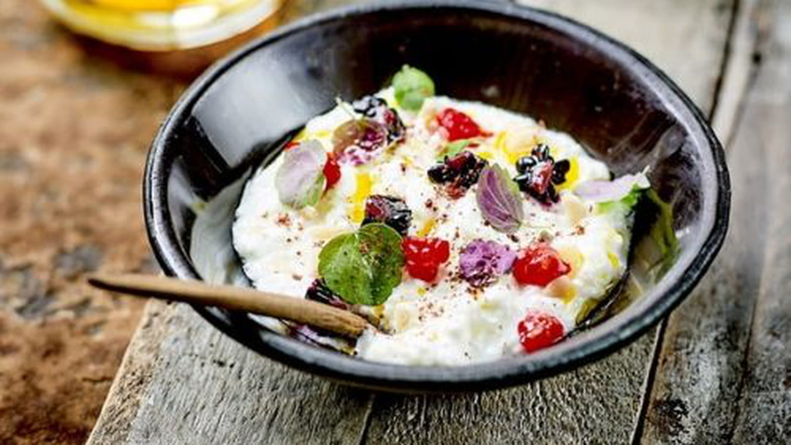 Faisselle condiments et fruits rouges