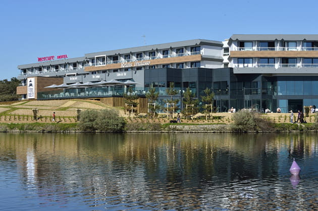 l'hãžtel mercure cãžte ouest au bord du lac photo dr