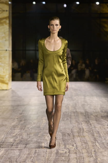 Look 34 du défilé Saint Laurent printemps-été 2024